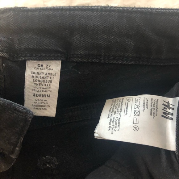 HM BLACK RIPPED JEANS - Picture 2 of 3